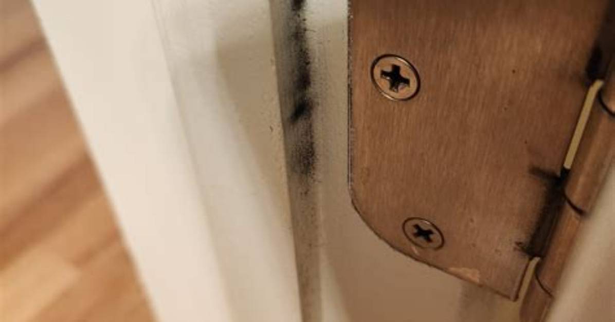 What Is Hinge Dust