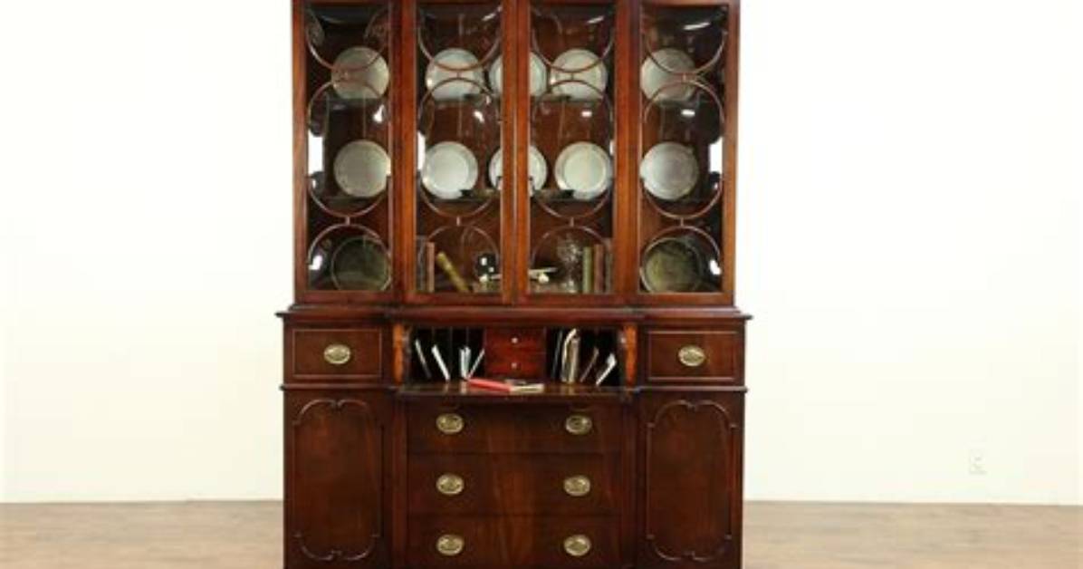What Is the Difference Between a Breakfront and a China Cabinet