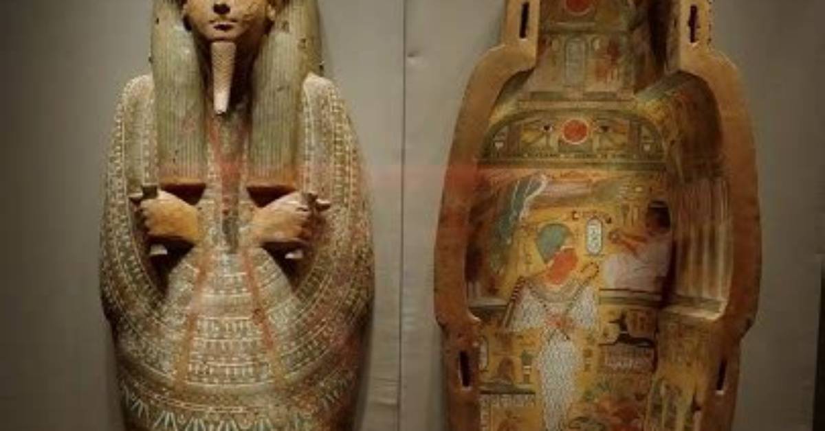 What Is the Difference Between a Sarcophagus and a Tomb?