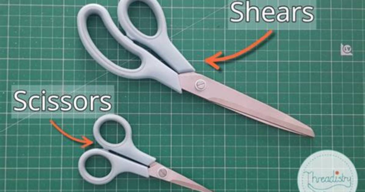 What Is the Difference Between the Scissors Tool and the Knife Tool in Illustrator?