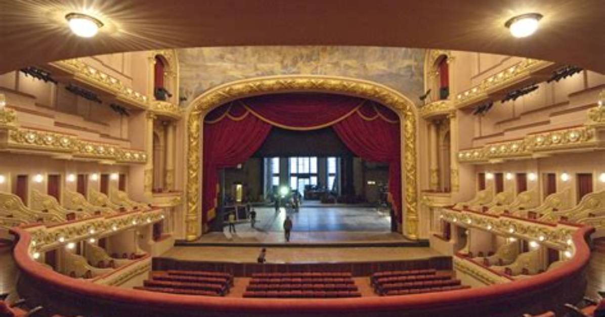 What's a Proscenium Stage?