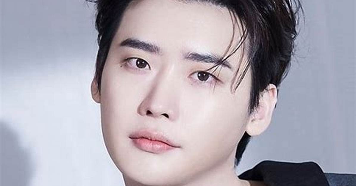 When Did Lee Jong Suk Enlist?