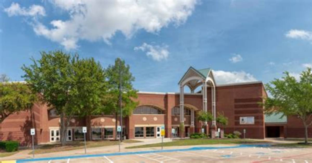 When Does Rowlett High School Start?