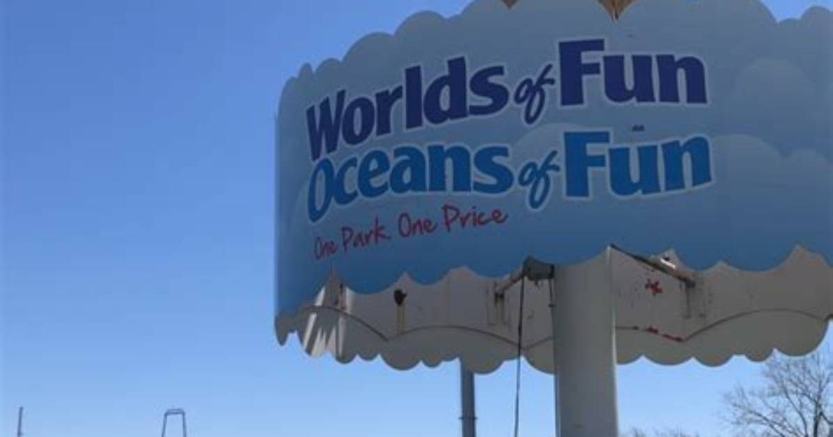 When Does World's of Fun Open