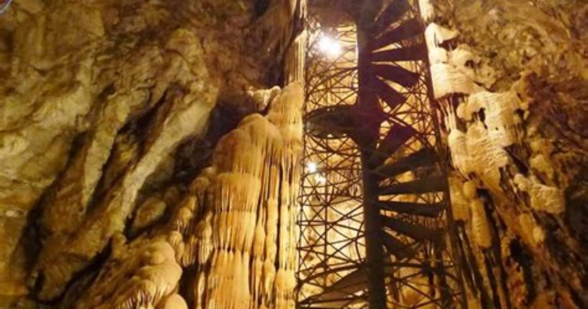 Where Is Moaning Caverns?