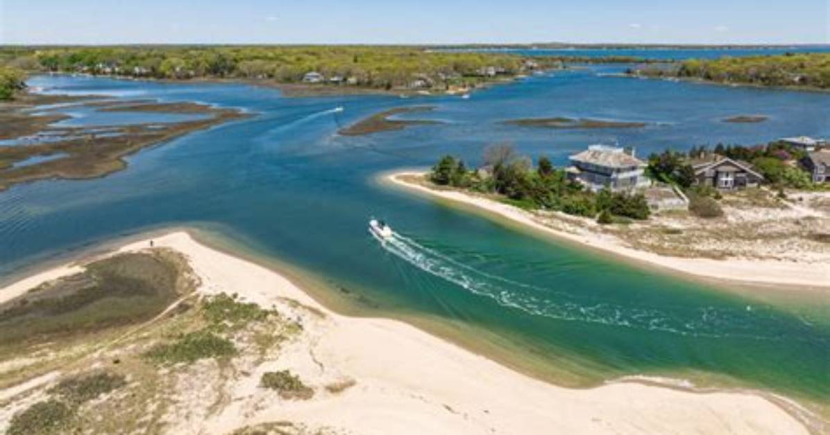 Where Is Peconic Bay?