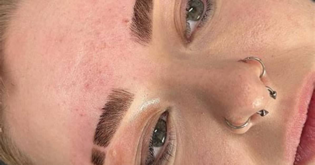 Which Side Eyebrow Slits?