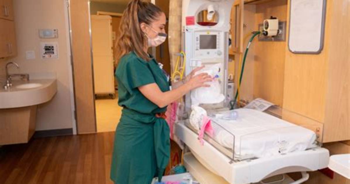 Who Do Labor and Delivery Nurses Work With