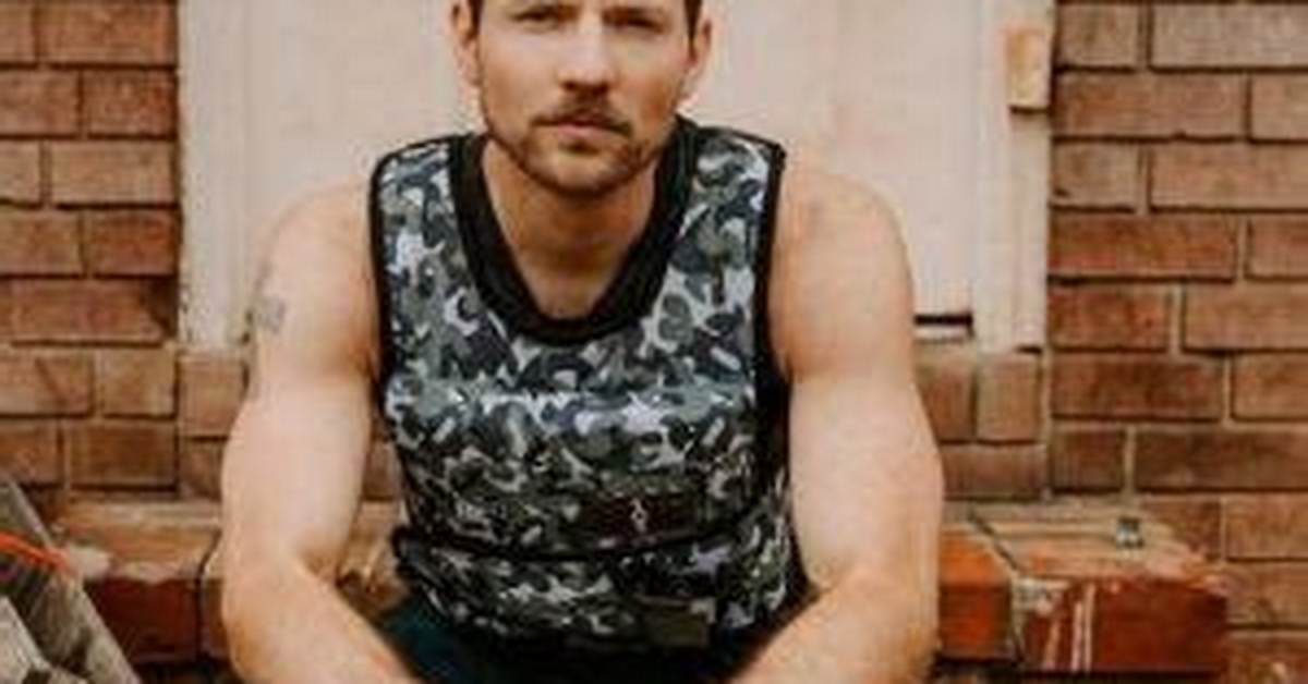 Who Is Kenny Barnes Dating? Age, Job, Height, Sister & Facts