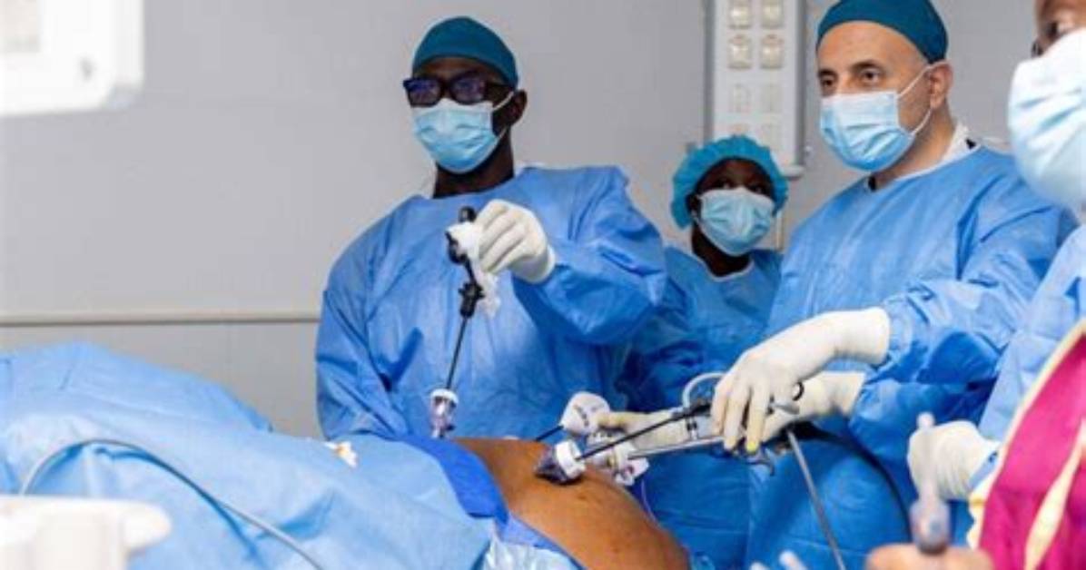 Who Performs Laparoscopic Surgery?