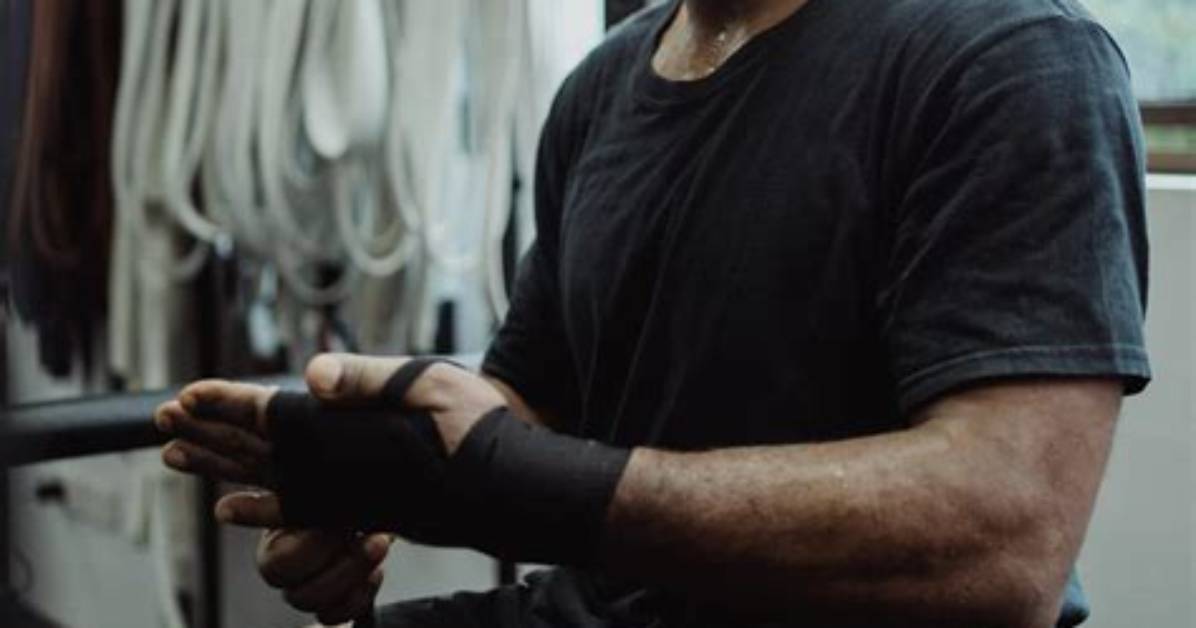Why Do Divers Wrap Wrists