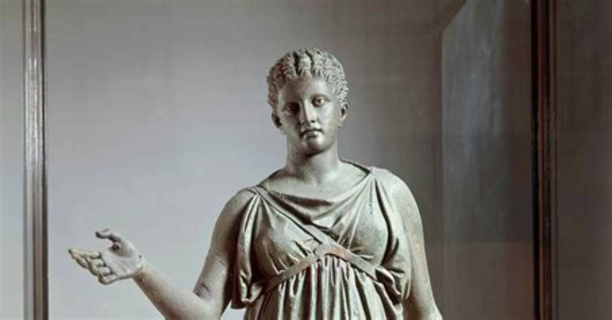Why Do Greeks Wear Togas
