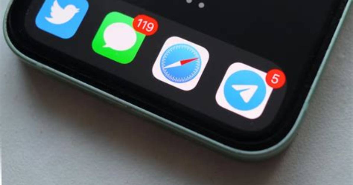 Why Do Some Words Turn Orange on Ios 10?