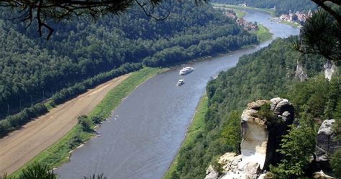 Why Is the Elbe a Difficult River to Navigate at Times?