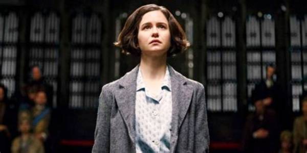 Why Is Tina Hardly in Fantastic Beasts 3? Her Absence Makes No Sense