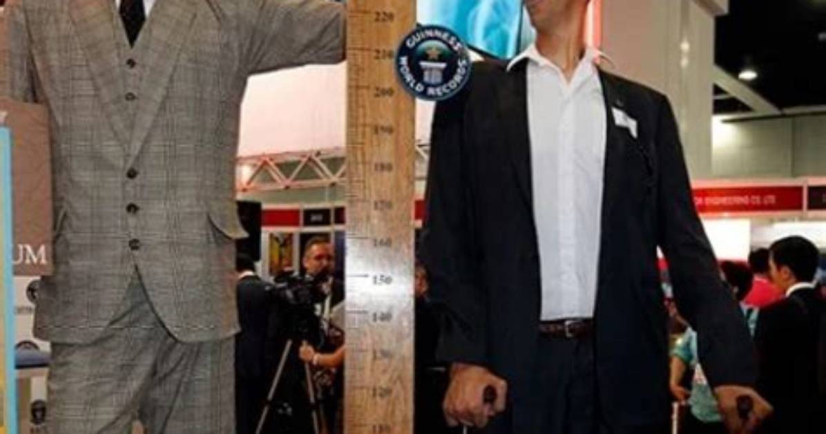 World’s Tallest Man Travels to Russia in Bid to Find Woman Who Can Bear Him Children