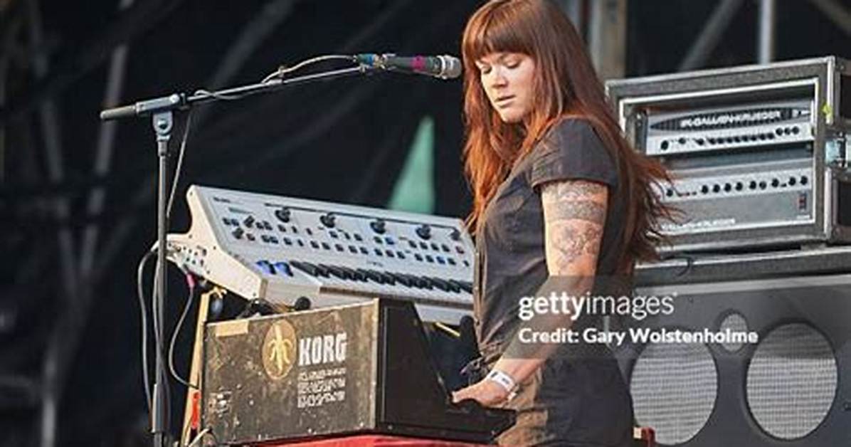 Zia Mccabe Net Worth